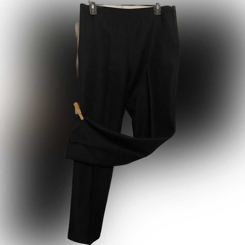 100% Polyester Elastic Waistband Pull On Pants • 8 Petite • 27” Inseam
